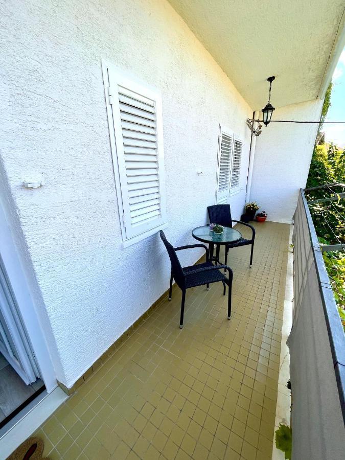 Apartment For 6 + Free Parking Place Zadar Exterior photo
