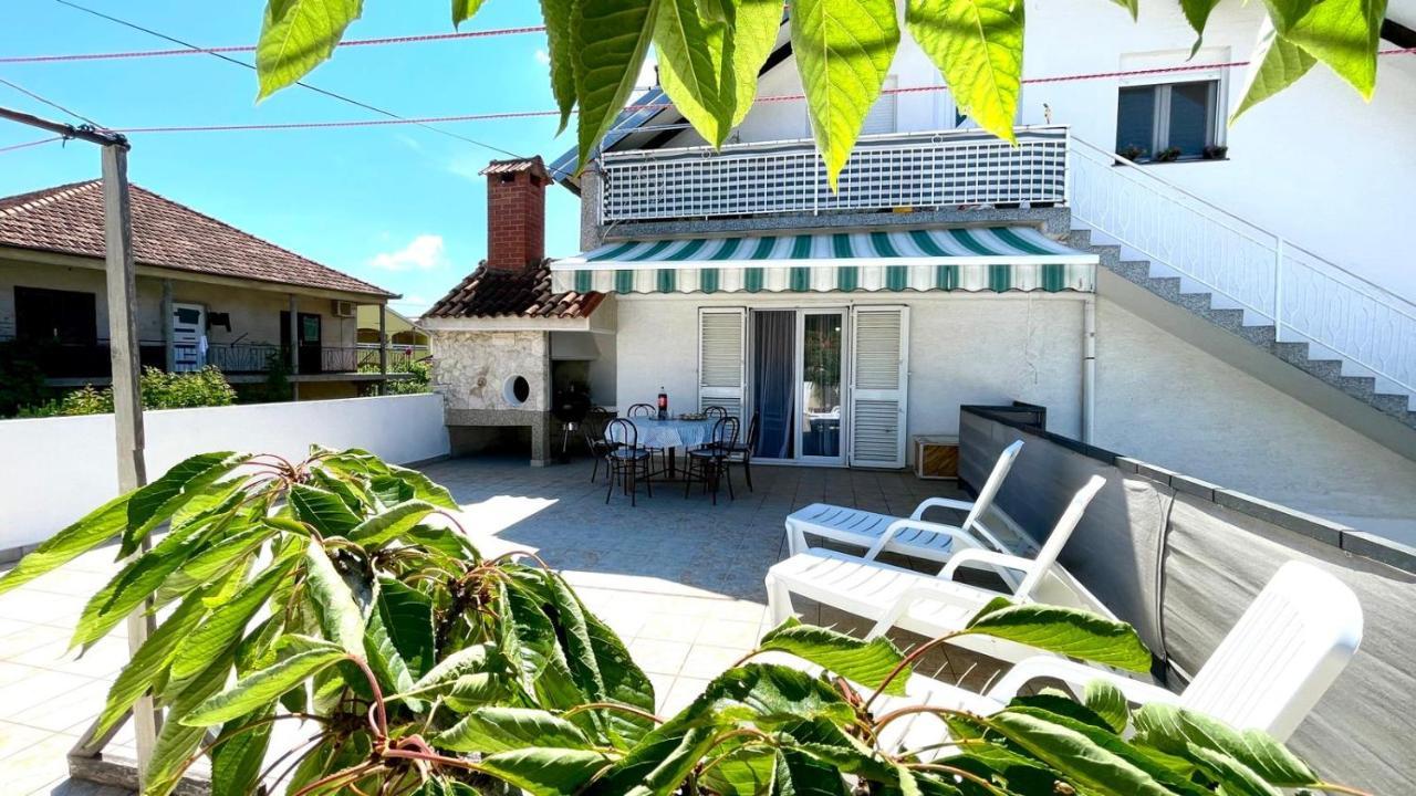 Apartment For 6 + Free Parking Place Zadar Exterior photo