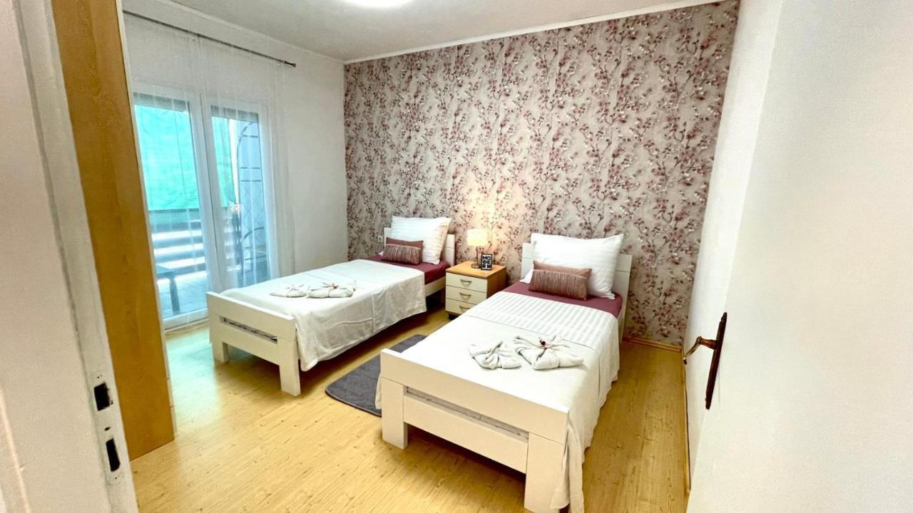 Apartment For 6 + Free Parking Place Zadar Exterior photo