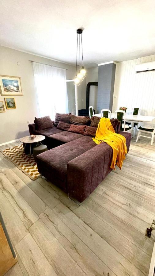 Apartment For 6 + Free Parking Place Zadar Exterior photo