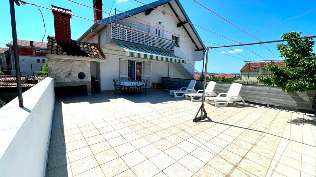 Apartment For 6 + Free Parking Place Zadar Exterior photo